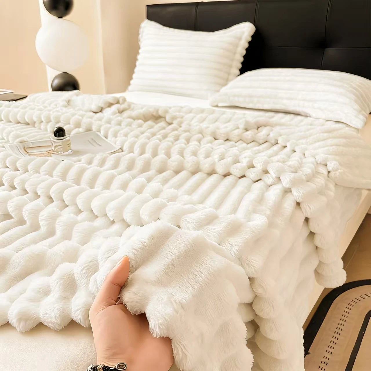 ROSEKINDCN Cozy Faux Fur Striped Blanket For Bed And Sofa